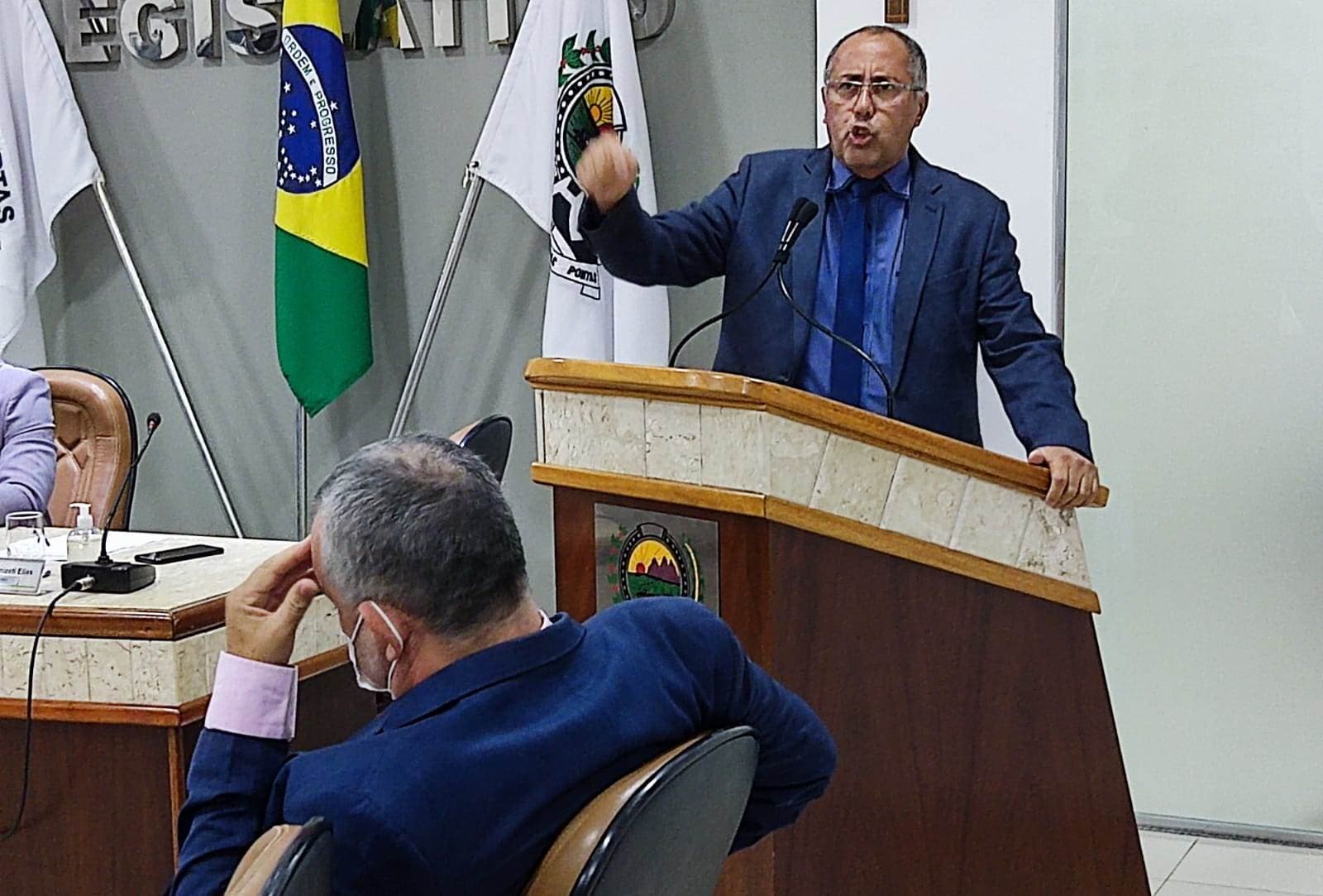 NA CÂMARA: Projetos aprovados e clima quente entre Serjão e Coelho