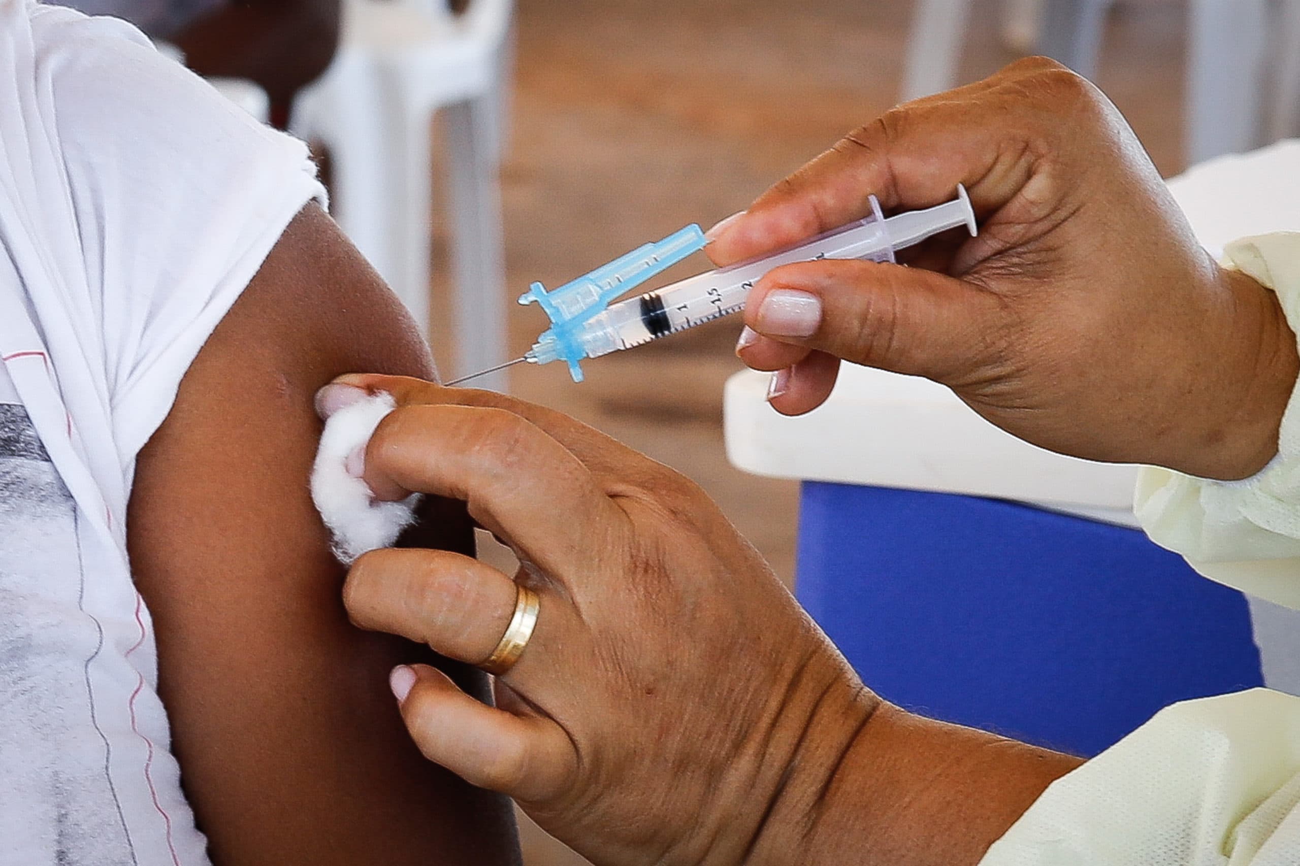 Pfizer: Quarta dose da vacina contra COVID-19 será indispensável