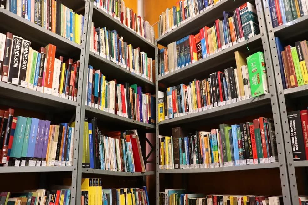 Feira Literária tem troca de livros, lançamentos e encontro com escritores em Varginha; veja a programação