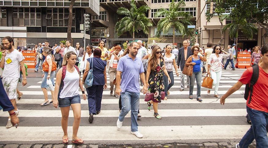 ESTUDO: Esperança de vida ao nascer no Brasil fica em 75,5 anos